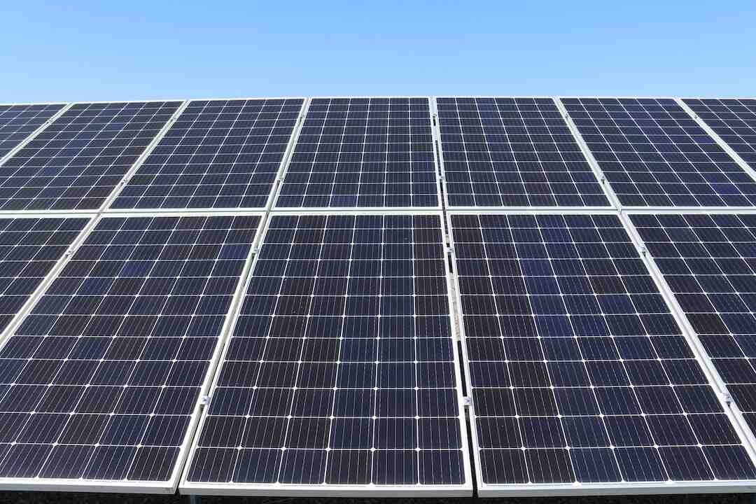 Quel est le principal inconvénient de l'éolien et du solaire comme sources d'énergie renouvelable ?